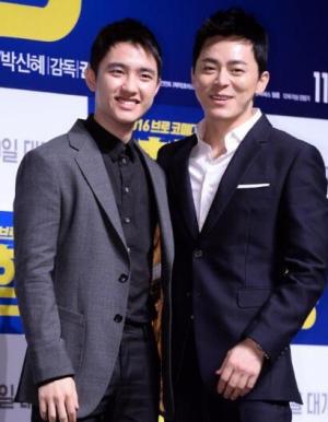 电影《哥哥》制作发布会曹政奭、都暻秀看著彼此称:「就像在照镜子一样」 电影《哥哥》制作发布会曹政奭、都暻秀看著彼此称:「就像在照镜子一样」